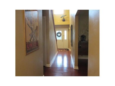 Entry/Foyer.