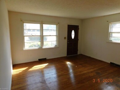 406 Hubbard St, Reidsville, NC 27320 - photo 6