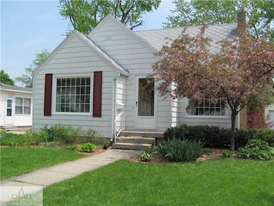 2315 Harding Ave, Lansing, MI 48910 - photo 2