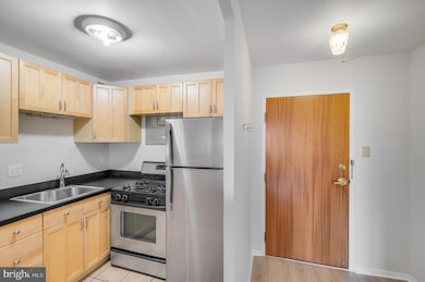 Potomac Plaza Terraces unit 708, Washington, DC 20037 - photo 7