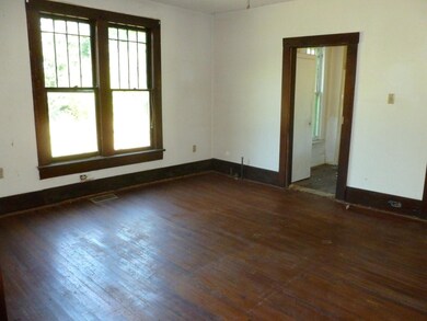 413 E Fort St, Manchester, TN 37355 - photo 2