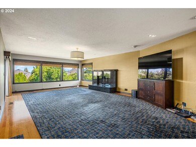 Living Room/Entrance