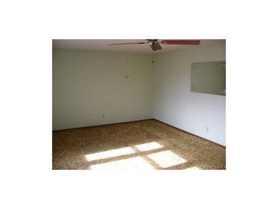 LIVING RM.