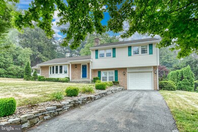 408 Acorn Ln, Reading, PA 19605 - photo 2