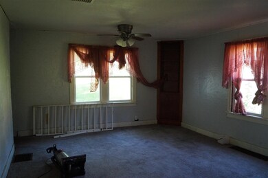 469 W 24th St N, Newton, IA 50208 - photo 3