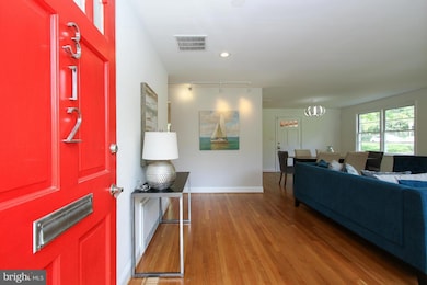 312 Yale Dr, Alexandria, VA 22314 - photo 5