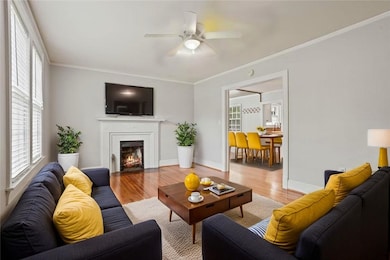 BEAUTIFUL LIVING ROOM!