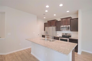 Kitchen with appliances with stainless steel fini