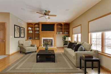 814 S Ridge Dr, Cedar Falls, IA 50613 - photo 4