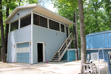 319seasonaldwellingandgarage
