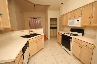 Kitchen/Dining Area