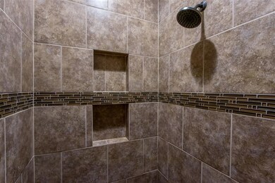 6909 Cottage Ridge Ct NE, Cedar Rapids, IA 52411 - photo 4