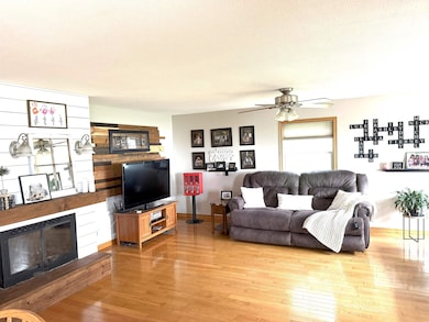 17234 Balltown Rd, Sherrill, IA 52073 - photo 5