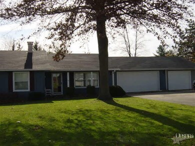 319 Maplewood Dr, Ossian, IN 46777 - photo 4