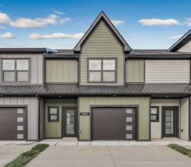 1404 Jonathan Wade Cir, Clarksville, TN 37043 - photo 2