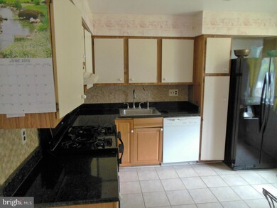 9251 Bellbeck Rd, Parkville, MD 21234 - photo 7