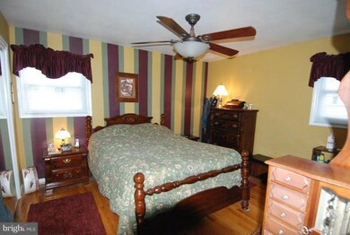 8706 Lagrange St, Lorton, VA 22079 - photo 6