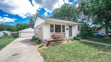 909 Barton Dr, Ann Arbor, MI 48105 - photo 2