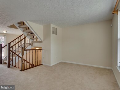 7419 Aspenpark Rd, Lorton, VA 22079 - photo 5