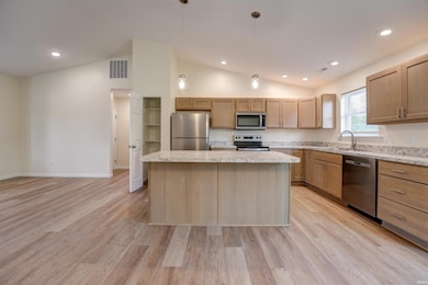 1013 Caroline Ave, Union City, IN 47390 - photo 4