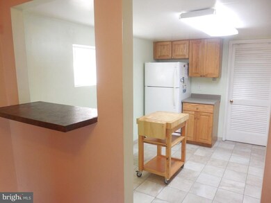 2466 Sun Valley Cir unit 8, Silver Spring, MD 20906 - photo 4