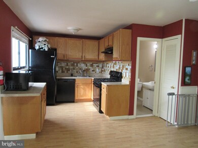193 Canterbury Ct, East Windsor, NJ 08520 - photo 2