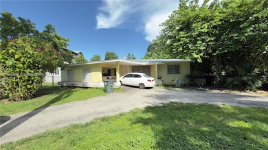 549 SE 2nd St, Belle Glade, FL 33430 - photo 2