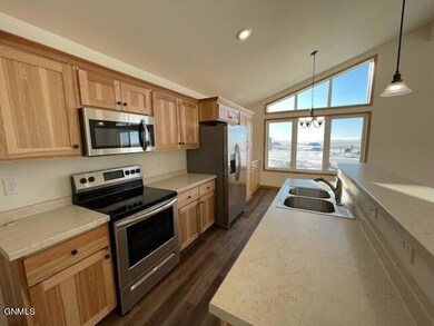 14759 Baxter St, Williston, ND 58801 - photo 6