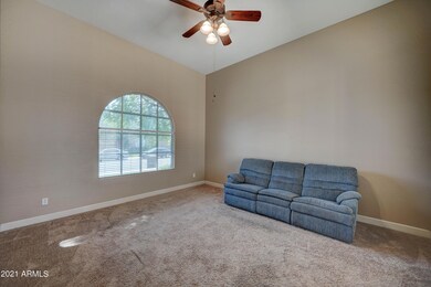 2824 E Honeysuckle Pl-5