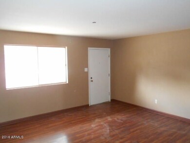 living room  (2)