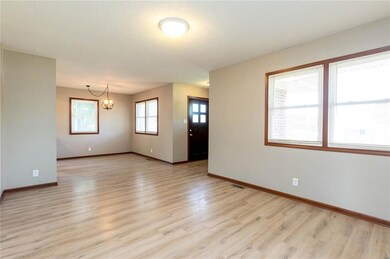 2701 SE 8th St, Des Moines, IA 50315 - photo 2