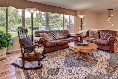 9737 SE 40th St, Mercer Island, WA 98040 - photo 5