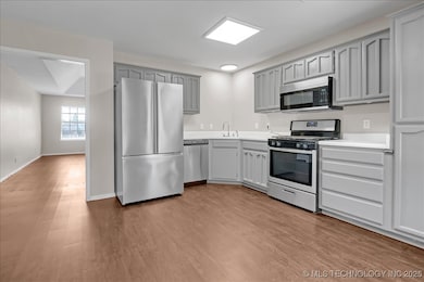 Kitchen - all appliances stay