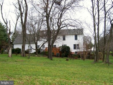 19263 Silcott Springs Rd, Purcellville, VA 20132 - photo 2