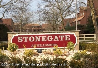 ENTRANCE TO COMMUNITY