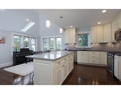 53 Hemlock Rd, West Roxbury, MA 02132 - photo 3