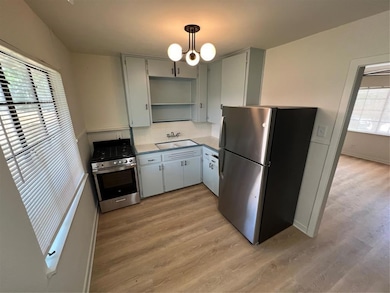 906 E 46th St unit B, Austin, TX 78751 - photo 2