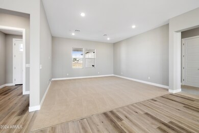 004_Living Room