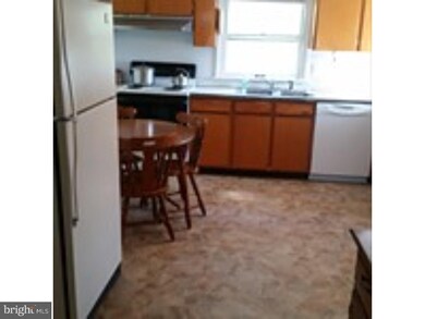 47 S New St unit 2ND FL, Hatboro, PA 19040 - photo 4