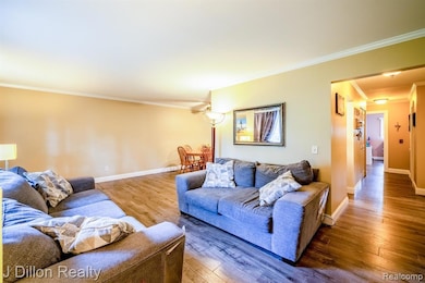 653 E Fox Hills Dr unit 49, Bloomfield Hills, MI 48304 - photo 4