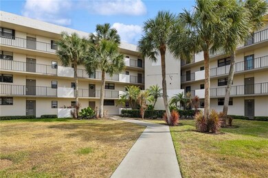 WALKWAY DIRECTLY TO UNIT ON THE 1ST FLOOR