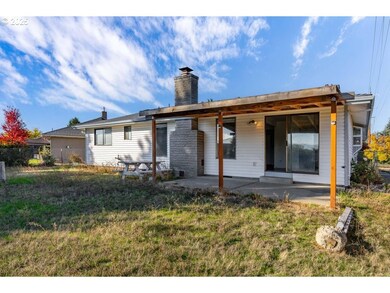 3046 Crystal Mountain Ave, Medford, OR 97504 - photo 3