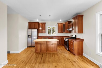 11 Huntington Ct, Saratoga Springs, NY 12866 - photo 3