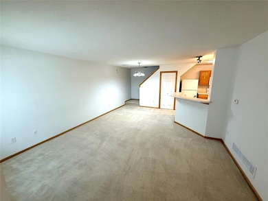 3799 Village Run Dr unit 810, Des Moines, IA 50317 - photo 2