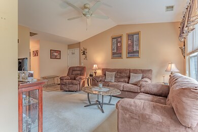 1025 Berkshire Ct unit C, Elgin, IL 60120 - photo 4