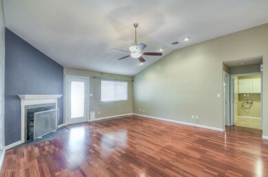 Living Room (3)-SMALL