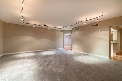 LARGE GREAT ROOM!