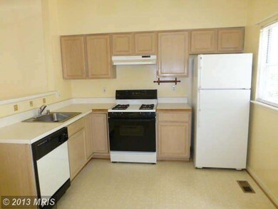 4218 Ashmere Cir, Dumfries, VA 22025 - photo 5