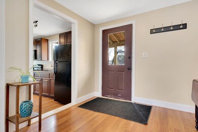 7-web-or-mls-121WhitehouseCrossing-11
