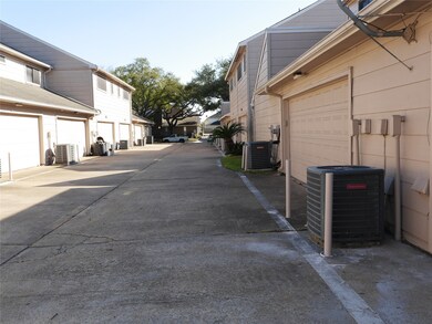 13840 Hollowgreen Dr unit 106, Houston, TX 77082 - photo 5